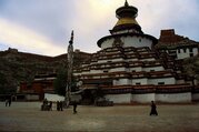 Circuit terrestre Tibet Lhassa EBC Kailash Katmandou, 14 Jours (Voyage privé ou en groupe)