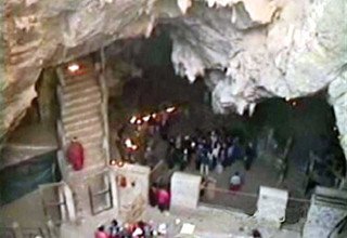 Grotte de Maratika, vol en hicopte (4 pers.)
