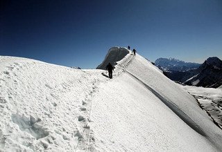 Escalade de Chulu Est Peak | Pic Chulu Est 6584m - 23 Jours