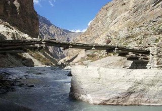 Upper Mustang à Nar Phu Valley via Teri-La Pass Camping Trek, 27 Jours