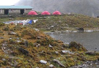 Bhairav Kund (zone non touristique) Camping Trekking, 14 Jours