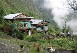 Bhairav Kund (zone non touristique) Camping Trekking, 14 Jours