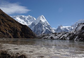 Lumba Sumba Pass Trek (Kanchenjunga-Makalu), 22 Days