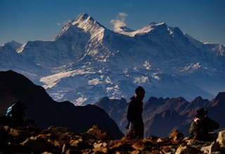 Lumba Sumba Pass Trek (Kanchenjunga-Makalu), 22 Days