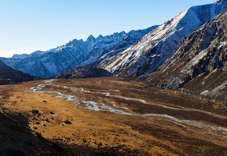 Lumba Sumba Pass Trek (Kanchenjunga-Makalu), 22 Days