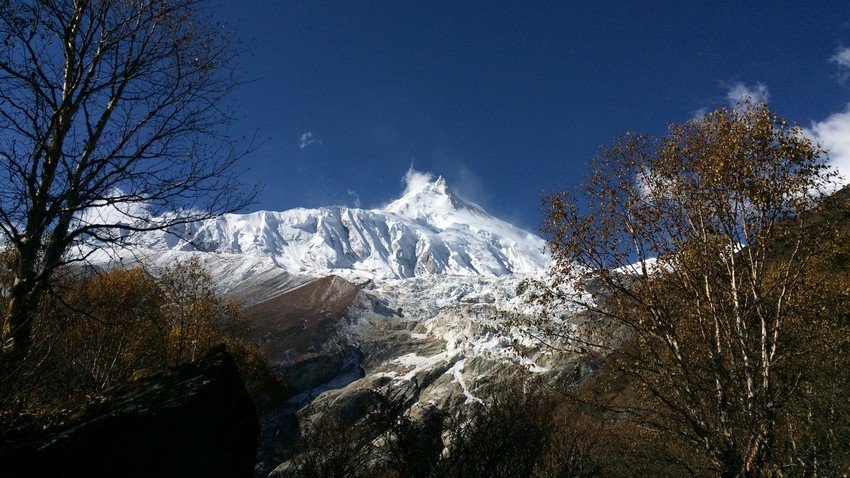 Around Manaslu - a high pass crossing at Larkya La